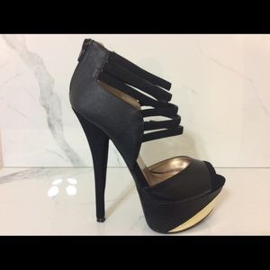 New Women’s Black Strappy Sandals Gold Details 9